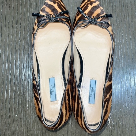 Prada leopard print flats 37 1/2 preowned excellent condition. Authentic - Picture 2 of 8